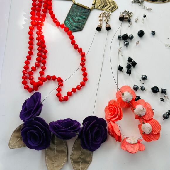 10 Colorful Fun Statement Necklaces Felt Roses Beads Patina Flashy Festive - Picture 2 of 5